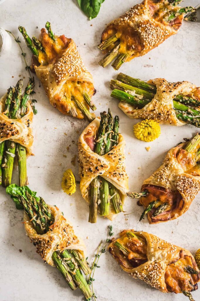 PROSCIUTTO ASPARAGUS PUFF PASTRY BUNDLES