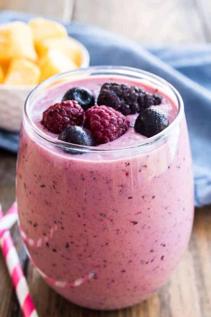 mango-berry smoothie