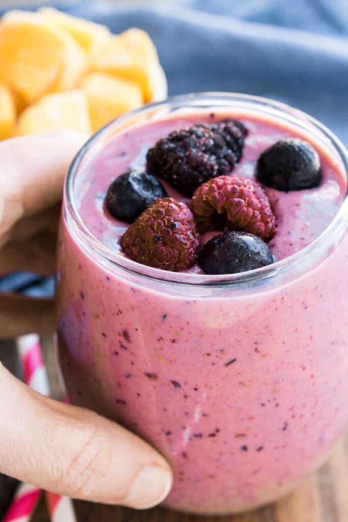 mango-berry smoothie