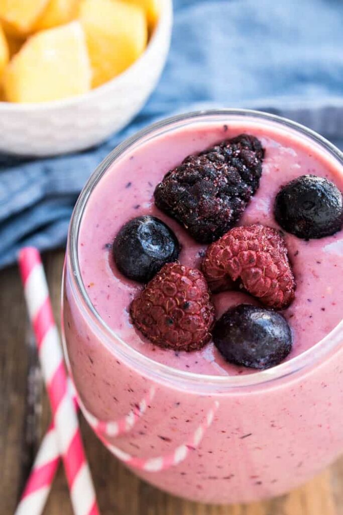 mango-berry smoothie