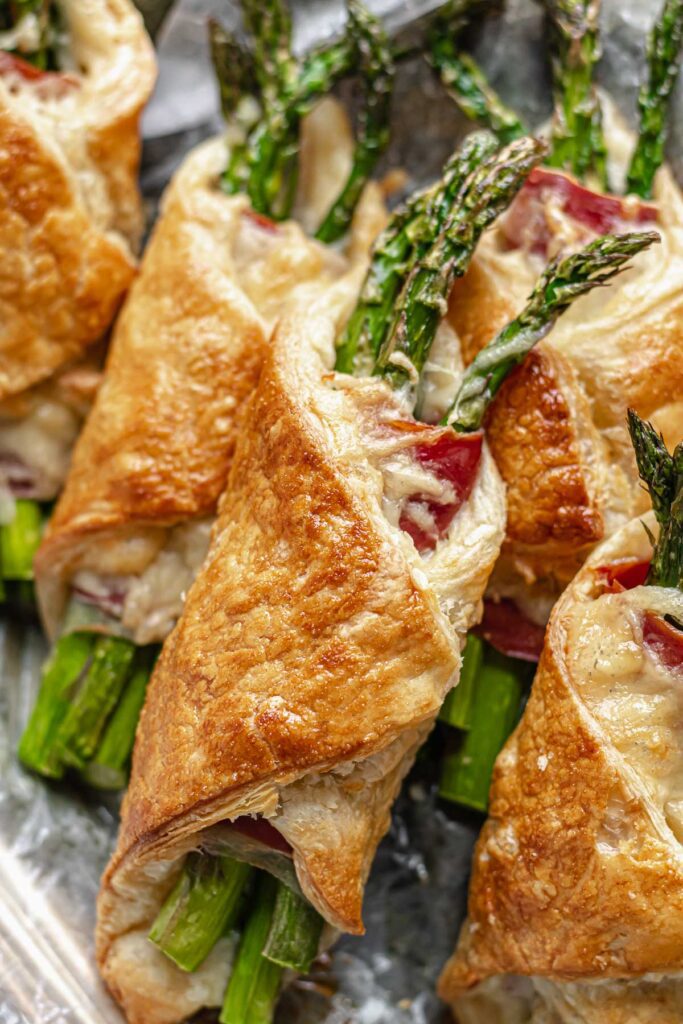 PROSCIUTTO ASPARAGUS PUFF PASTRY BUNDLES