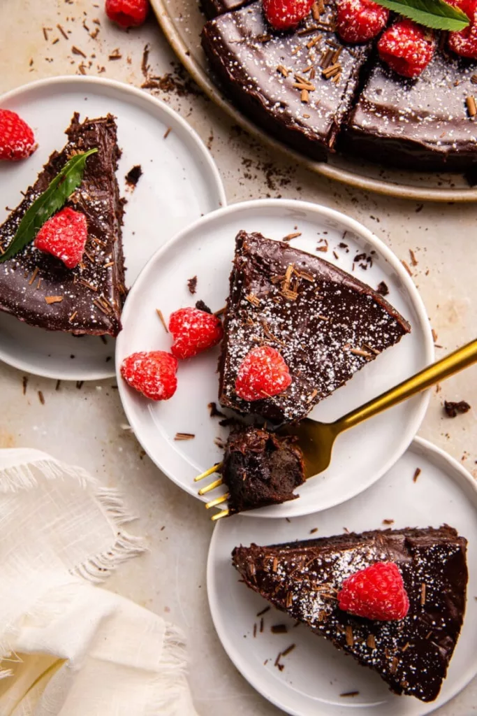 Fudgy Flourless Chocolate Cake