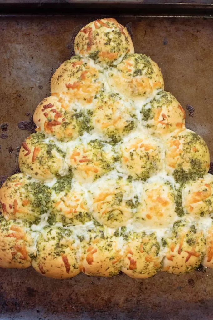 Chessy Pesto Pull-Apart Rolls