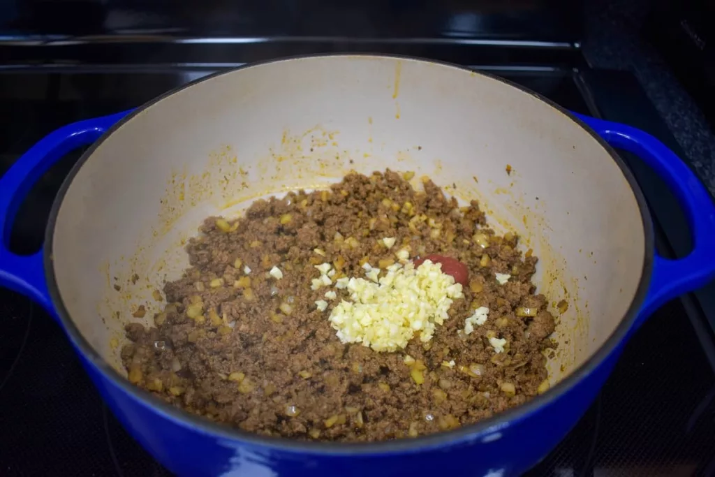 HOW TO MAKE CHILI MAC