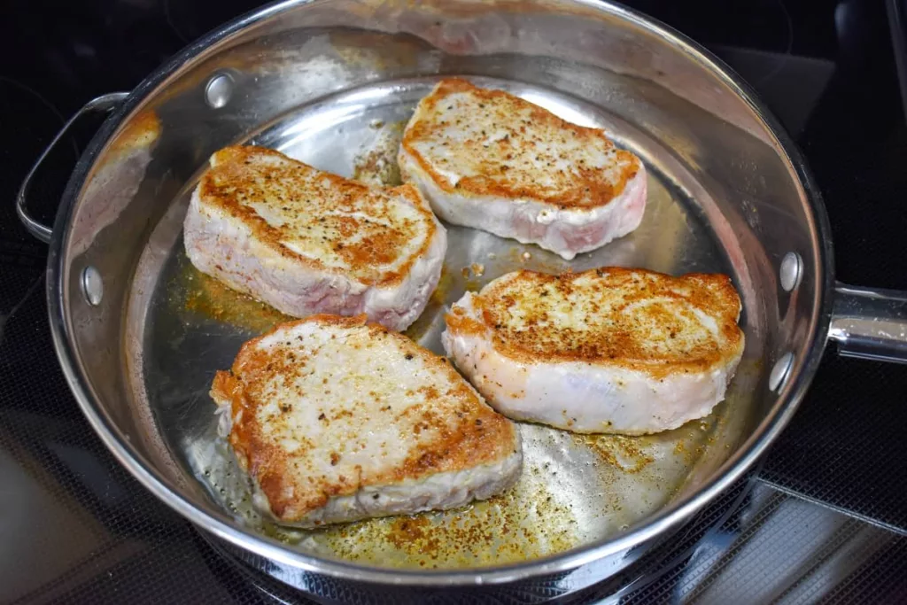 HOW TO MAKE FRENCH ONION PORK CHOPS 