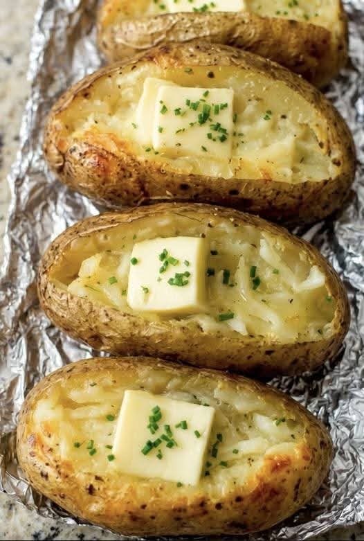 Perfect Baked Potatoes: Crispy Outside, Fluffy Inside in Minutes