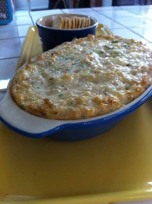 Louisiana Hot Crab Dip: The Creamy, Spicy Cajun Appetizer That Steals the Show