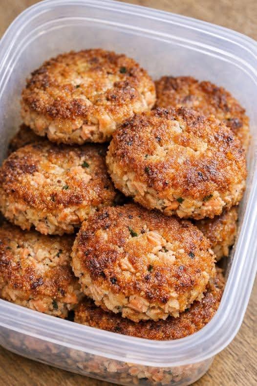 Low Carb 3 Ingredient Salmon Patties: The Easiest Keto-Friendly Dinner