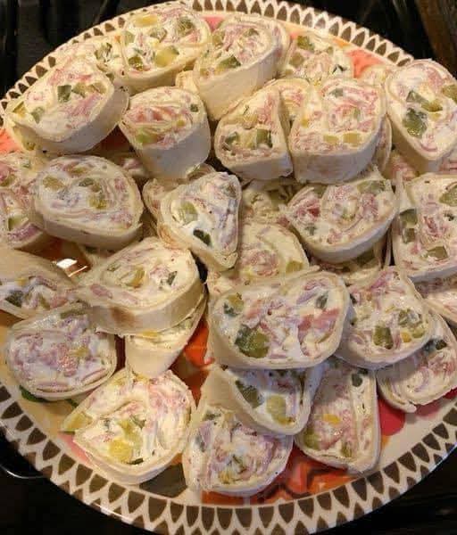 Mexican Chicken Pinwheels: My Nana’s Beloved Recipe (Worth Every Bite!)