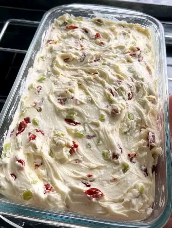 Creamy Cheddar and Bacon Spread: The Ultimate Party Appetizer