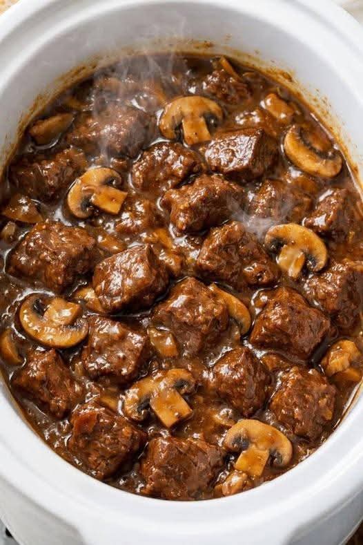 Slow Cooker 4 Ingredient Mushroom Beef Tips – The Easiest, Tenderest Comfort Food You’ll Ever Make