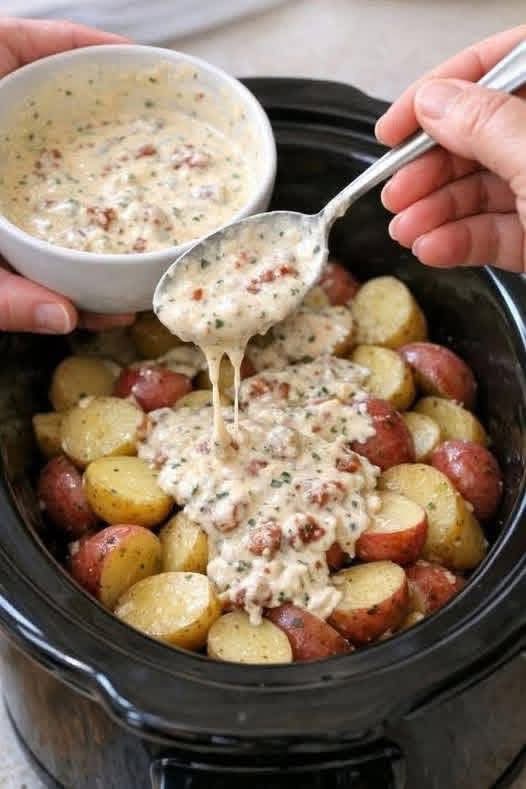 Slow Cooker Amish Farmhouse Potatoes: The 1 Mixture That Transforms Raw Baby Potatoes into a Hearty Dinner