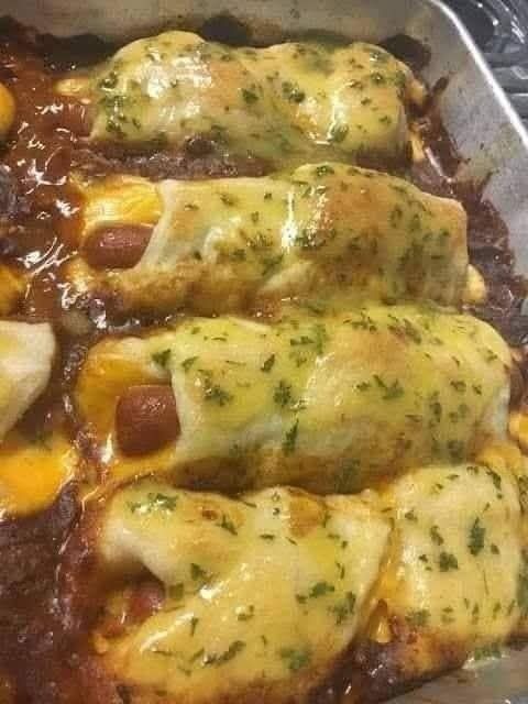 Cheesy Chili Dog Casserole Roll‑Ups – The Ultimate Family‑Friendly Comfort Food That Will Disappear in Minutes
