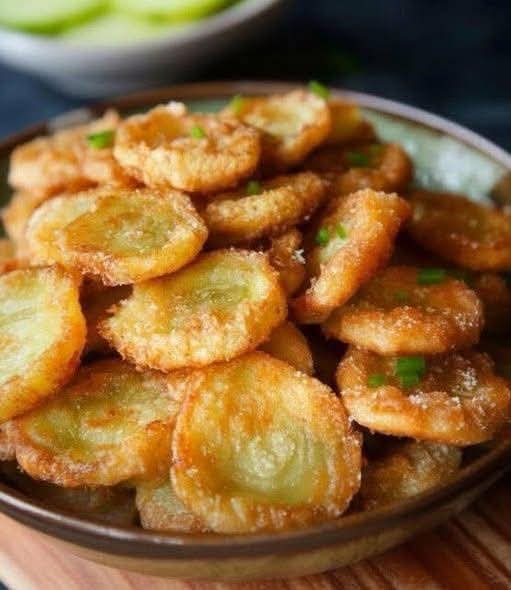 Crispy Fried Pickle Chips: Golden, Tangy, and Addictively Crunchy