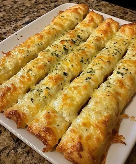 Cheesy Garlic Breadsticks: The Soft, Buttery, Irresistible Side Dish You’ll Make on Repeat