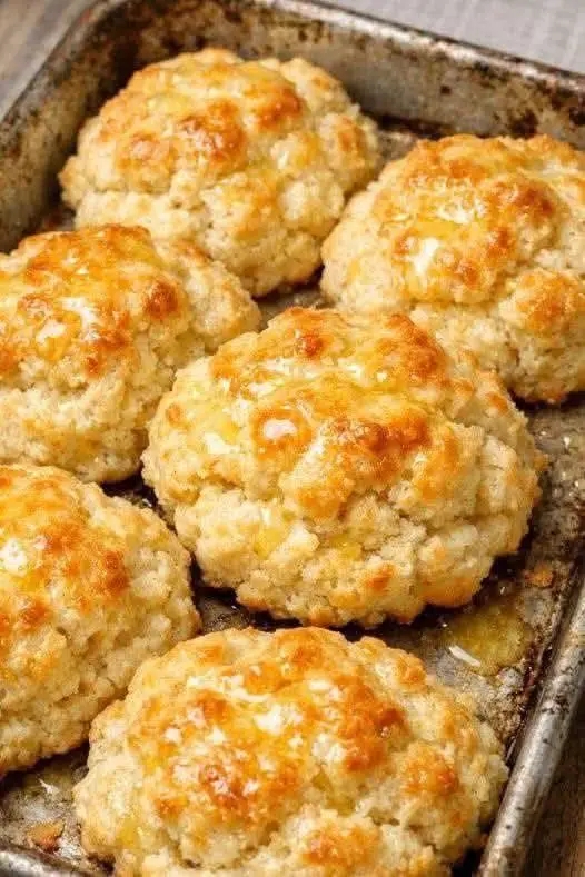 Classic Cheddar Biscuits – Flaky, Cheesy & Irresistibly Buttery
