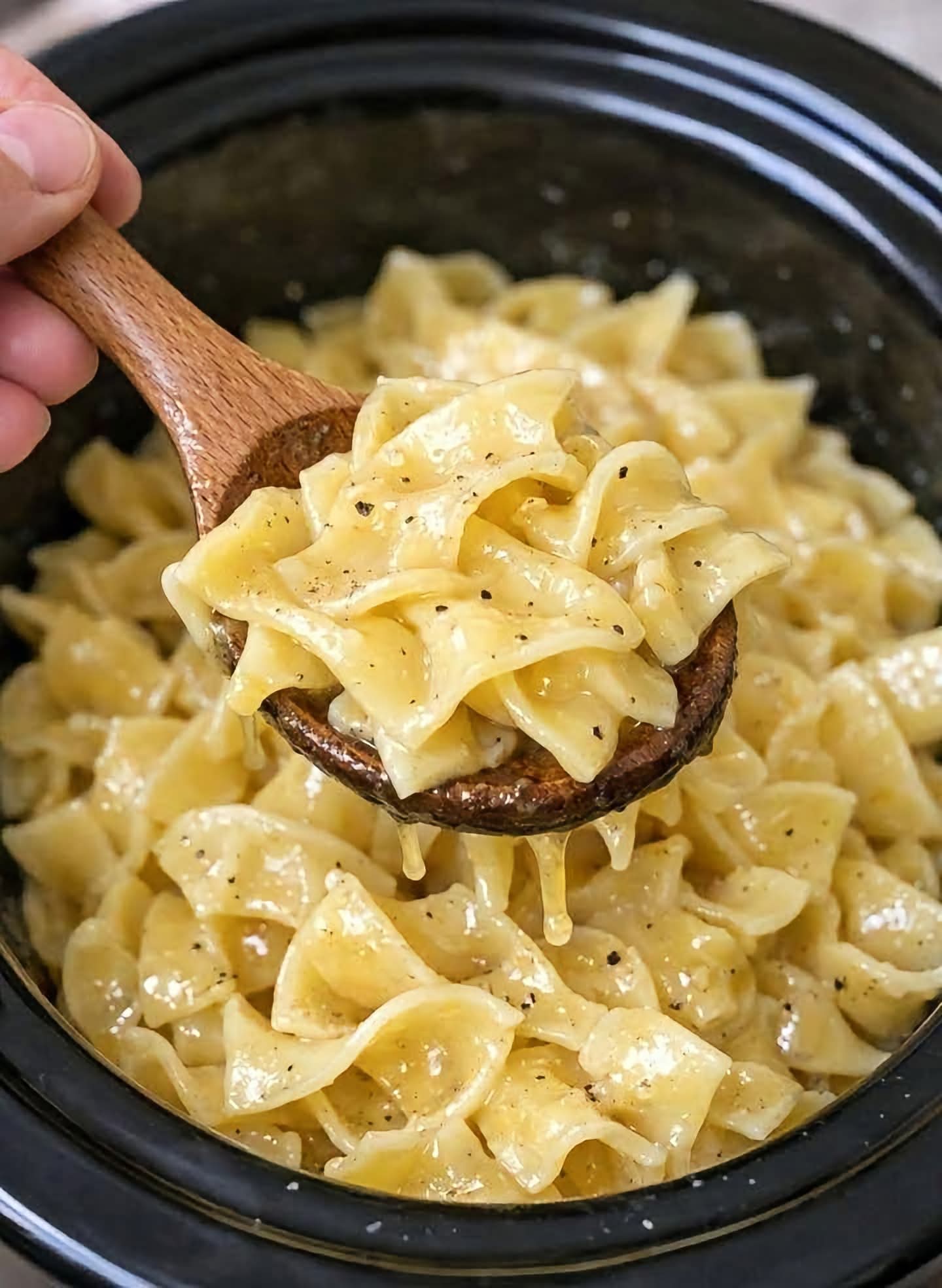 Slow Cooker Amish Sour Cream Noodles: The Creamiest, Easiest Comfort Food