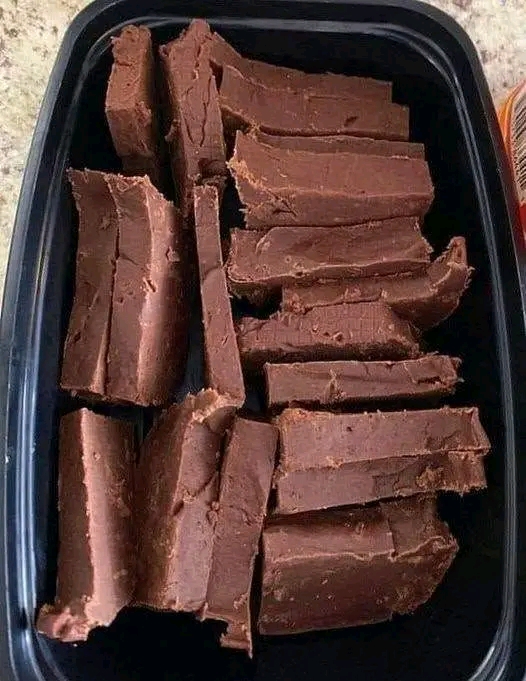 Thick And Creamy Chocolate Fudge Bars – Foolproof No-Bake Dessert