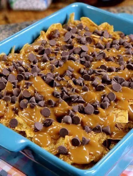 Salted Caramel Chocolate Chip Pretzel Bars – The Ultimate Sweet & Salty Dessert